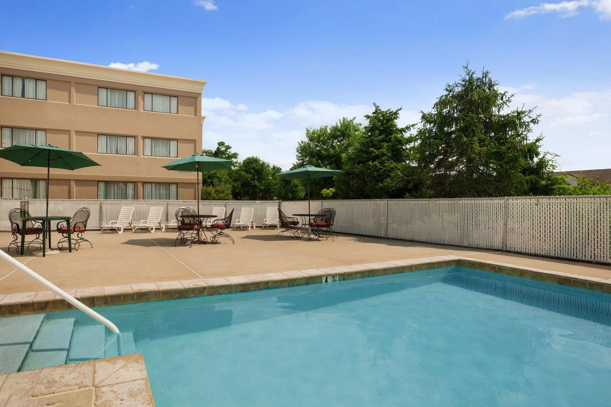 Ramada By Wyndham Toms River Dış mekan fotoğraf